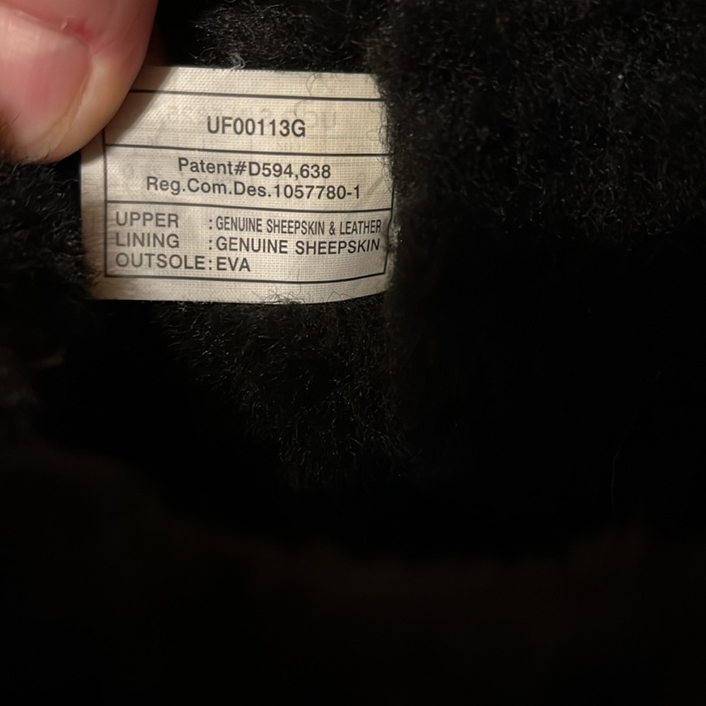 Pre-loved UGG Classic Short Boot - Size 9 in Black - Picture 8 of 14